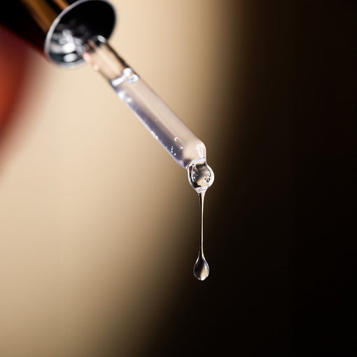 De kracht van Hyaluronzuur: Waarom hydratatie van binnenuit de gamechanger is na je 30e